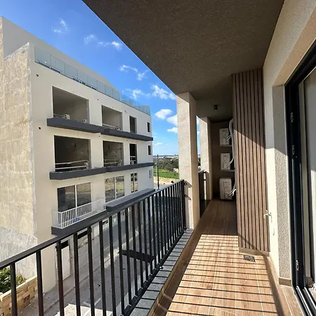 Brand New 2 Bedroom In Hal شقة