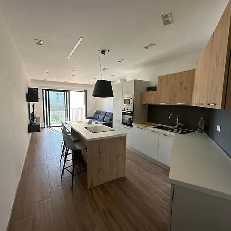 Brand New 2 Bedroom In Hal *