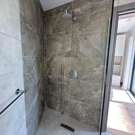 Апартаменты Brand New 2 Bedroom In Hal *