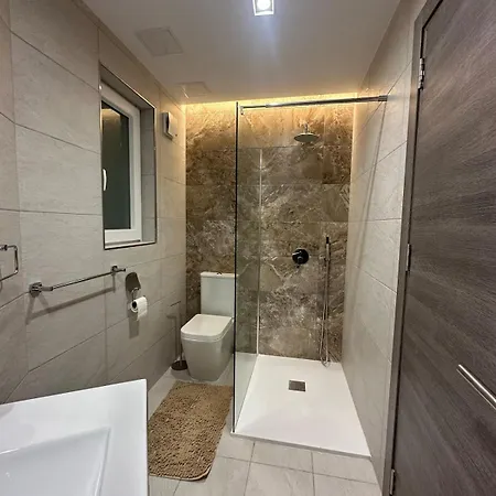 Brand New 2 Bedroom In Hal Апартаменты *
